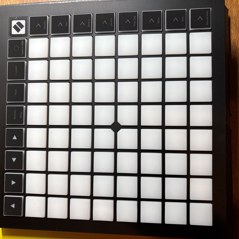 NOVATION Launchpad Xの画像